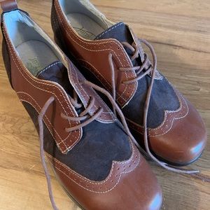 NWT Jambu Two-Tone Oxfords